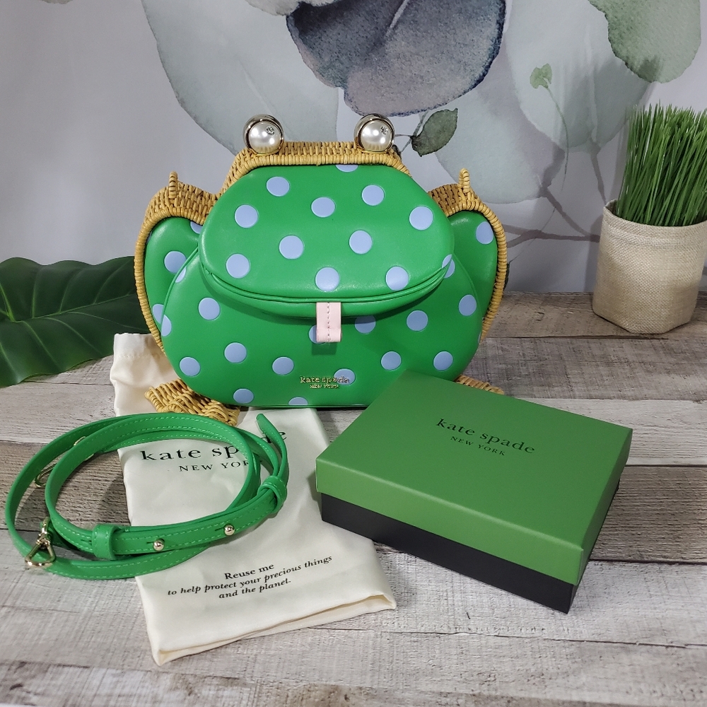 KATE SPADE | Lily Polka Dot Wicker 3D Frog Crossbody w/ Card Holder 2-pc Set - Picture 2 of 13